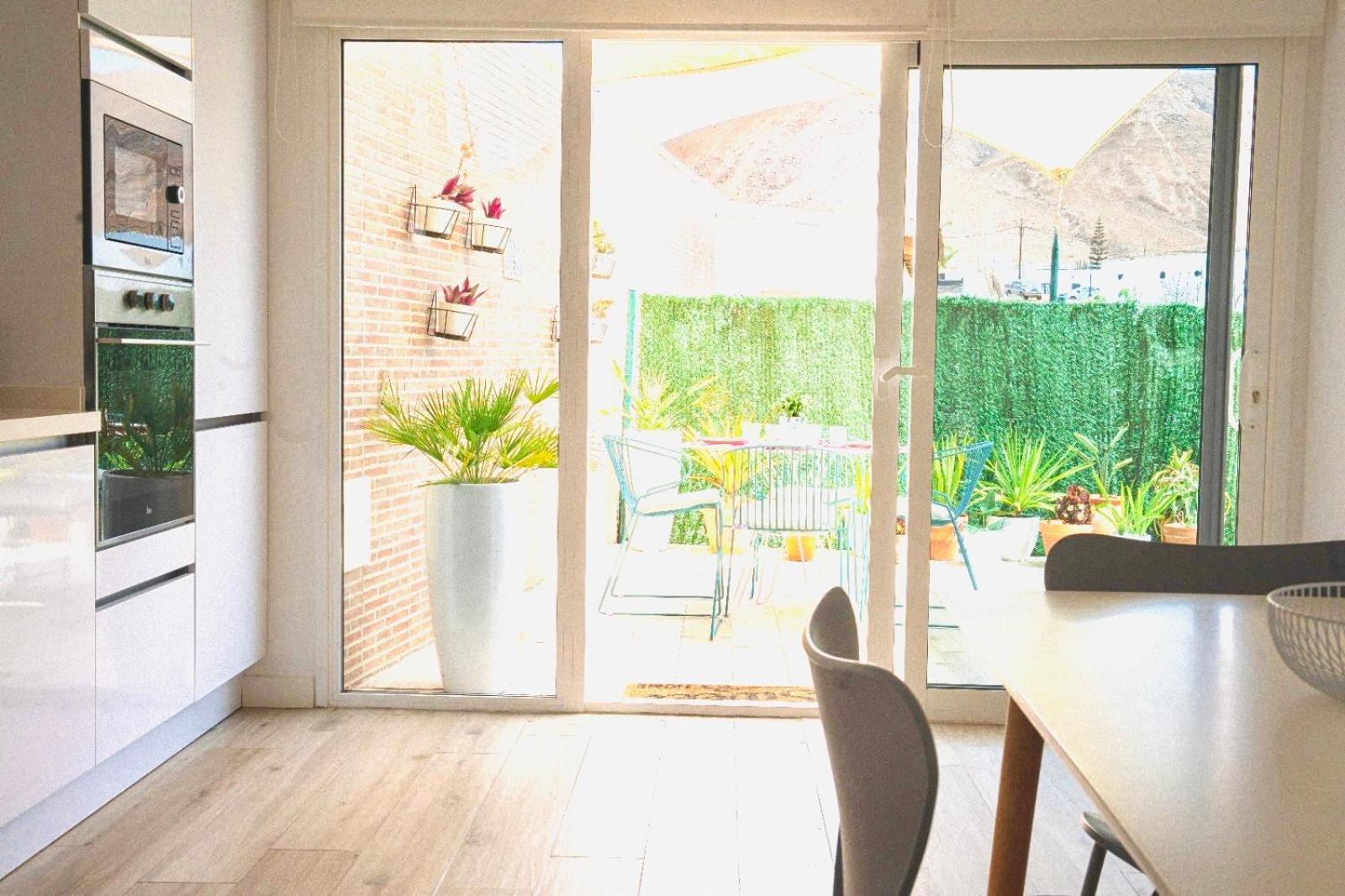 Casa MIMAR - moderna, jardín y wifi fibra 1 GB, ideal para vacaciones y teletrabajo La Oliva Exterior foto